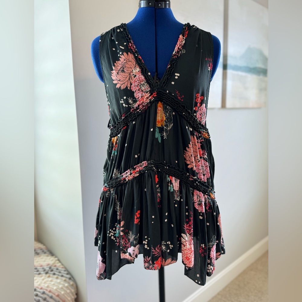 Free People Haze Tank Top. Black. Size small.